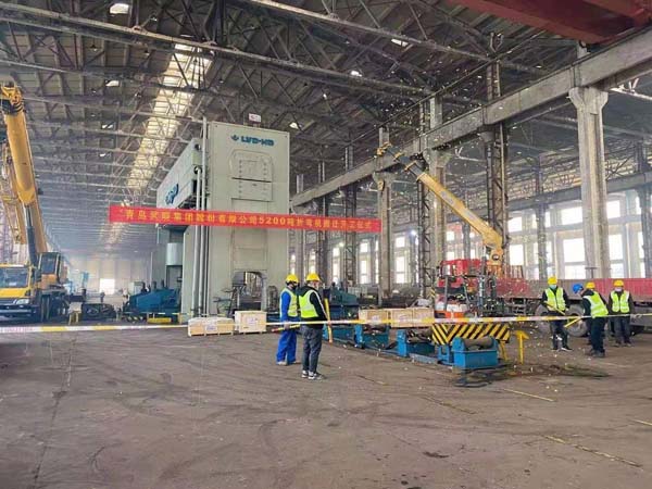 青島折彎機設備搬運
