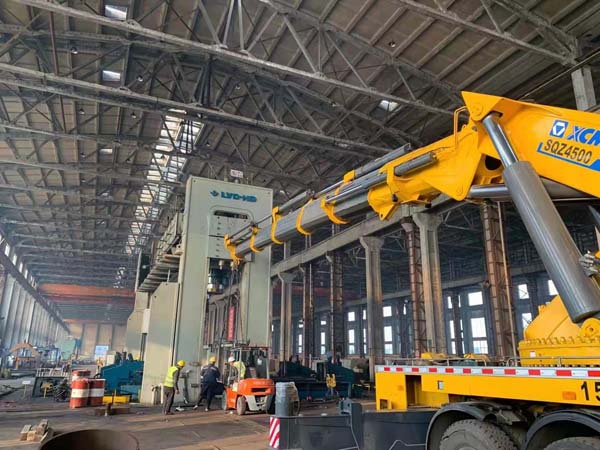 青島折彎機設備搬運
